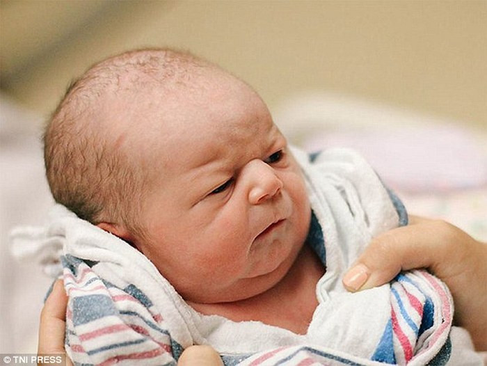 Tất cả những em bé sơ sinh đều rất đáng yêu. Tuy nhiên, nhiều em bé khi “nổi giận” hoặc không bằng lòng sẽ bày ra những bộ mặt “ông cụ non” sau đây.