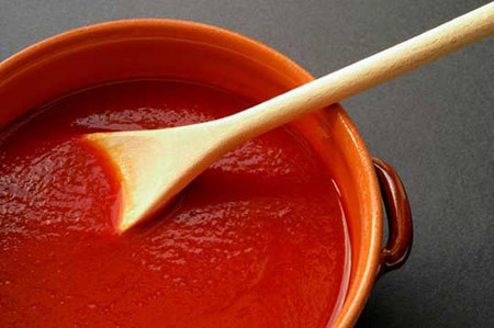 2. Mặt nạ sữa tươi, nước ép cà chua, mật ong. Tác dụng: Giúp da được cân bằng độ ẩm, làm sắc tố da trắng hồng cùng mật ong giúp kháng khuẩn, kháng viêm hiệu quả. Ảnh: me.phununet.com.