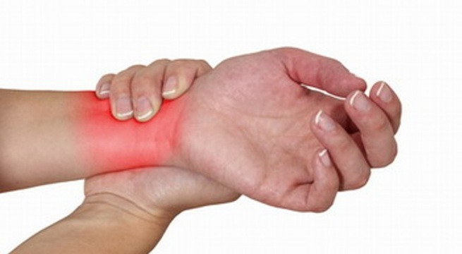 Sưng khớp, ung nhọt sưng đau: Thài lài trắng tươi rửa sạch, giã nát, thêm chút rượu nóng, đắp vào chỗ sưng đau rồi băng cố định lại, ngày thay thuốc một lần. Ảnh: thegioicaythuoc.com (Thông tin trong bài chỉ mang tính chất tham khảo, trước khi sử dụng bài thuốc, vui lòng hỏi ý kiến bác sĩ).
