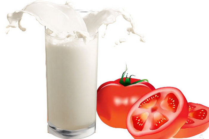 Sinh tố cà chua, sữa chua. Nước ép cà chua kết hợp với sữa tươi chứa rất nhiều vitamin A, C, E và chất chống oxy hóa giúp làn da ở vùng ngực mịn màng và kích thích phát triển các mô mỡ ở ngực để vòng 1 đầy đặn nở nang hơn. Ảnh: Motthegioi.