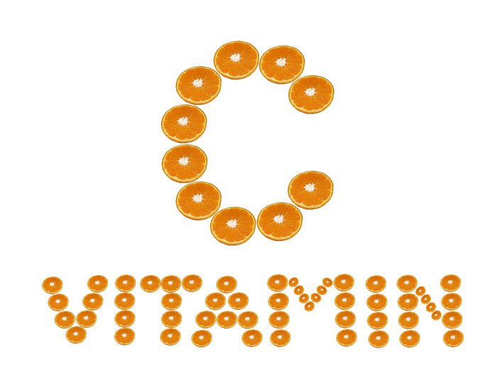 2. Cách sử dụng vitamin C làm đẹp da. Bạn có thể bổ sung vitamin C qua đường uống với liều lượng từ 250-500mg một ngày. Dùng theo từng đợt 2 tuần đến 1 tháng. Ảnh: CollagenBeauty.vn.