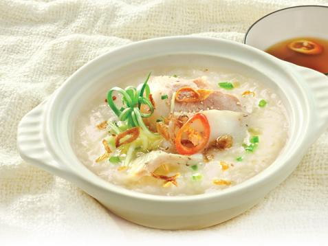 Với món ăn này chị em có thể chế biến hầm cùng với cháo, đậu đỏ, đậu xanh hoặc hạt sen đều được… và ăn từ 3-4 lần 1 tuần. Lưu ý là chị em không nên ăn món ăn này quá nhiều vì rất dễ ngán và có thể tăng nguy cơ bị béo phì. Ảnh: PhunuNet.com.