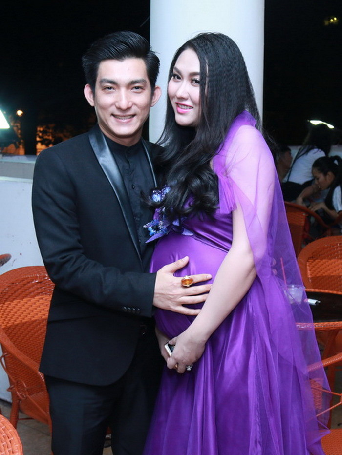 Phi Thanh Vân còn thường xuyên khoe chồng với những lời có cánh như "yêu thương và chăm sóc tôi rất chu đáo", "yêu con và rất khéo léo chăm con". Chưa đủ, cô còn hạnh phúc khoe: "Bảo Duy luôn ở phía sau tôi trong việc kinh doanh thời trang hay hệ thống spa mỹ phẩm". Ảnh: Baodatviet.