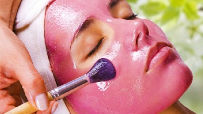 Quả mâm xôi, dầu ô liu và dầu hạt nho đều rất giàu chất chống oxy hóa. Mặt nạ này sẽ giúp bạn xóa mờ các nếp nhăn, giúp trẻ hóa làn da lên trông thấy. Ảnh: caygiongngoainhap.com.