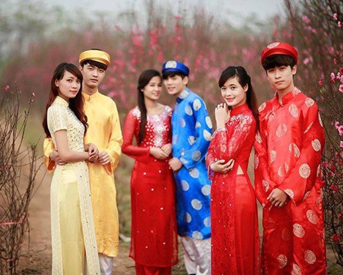 Những ngày đầu năm, chọn màu sắc hợp mệnh đóng vai trò khá quan trọng bởi sẽ mang ý nghĩa khởi đầu cho một năm mới may mắn, phú quý và thịnh vượng. Do đó, hãy lựa chọn trang phục hợp phong thủy. Ảnh: Cungmua.