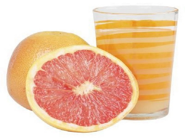 Hoặc có thể pha 100ml nước ép bưởi với 100ml dầu oliu, uống trước khi đi ngủ. Sau khi uống xong nằm xuống ngay lập tức thì hỗn hợp mới có tác dụng và nhớ rằng phải nằm ngửa. Bài thuốc này chữa sỏi mật hiệu quả. Ảnh: Healthplus. (Thông tin trong bài viết chỉ mang tính chất tham khảo. Trước khi sử dụng bài thuốc, bạn vui lòng hỏi ý kiến bác sĩ).