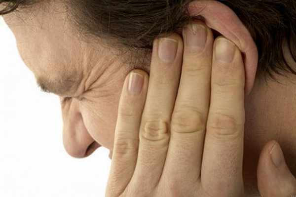 11. Chữa trị đau tai nếu một người nhỏ một vài giọt nước tiểu của chính mình vào trong tai. Ảnh: creepypasta.wikia.com.