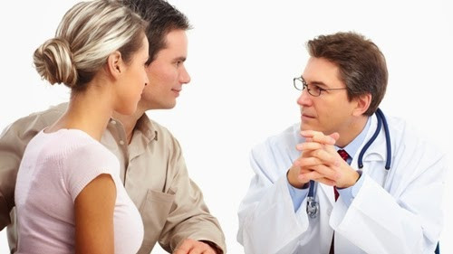 5. Ra máu bộ phận sinh dục: Do rong kinh, rong huyết, kinh ít, kinh nhiều, băng kinh, vô kinh thứ phát… cơ năng: nguyên nhân thường gặp là do không phóng noãn, hay gặp trong các trường hợp sau ở tuổi dậy thì, tuổi mãn, không phóng noãn rải rác trong tuổi sinh đẻ. Ảnh: dieutribenhlau.info.