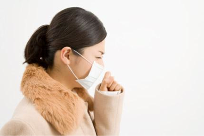 4. Chữa ho thông thường: Lá xương sông, lá húng chanh, lá hẹ, mỗi thứ 10g, cho tất cả vào hấp đường hoặc mật ong để ngậm. Bài thuốc này dùng chữa chứng ho thông thường do cảm cúm, viêm họng, viêm phế quản sẽ có kết quả tốt. Ảnh: chuyenkhoataimuihong.vn.