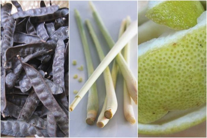 1. Sả, bồ kết, vỏ bưởi. Nguyên liệu gồm 100-150g bồ kết, 5-6 cây sả, vỏ bưởi hoặc vỏ chanh, vỏ cam càng nhiều càng tốt. Đầu tiên rửa các nguyên liệu cho sạch và để ráo nước. Bồ kết nướng cho dậy mùi thơm sau đó bẻ nát cho vào nồi cùng nước lạnh đun. Ảnh: Baophunu.