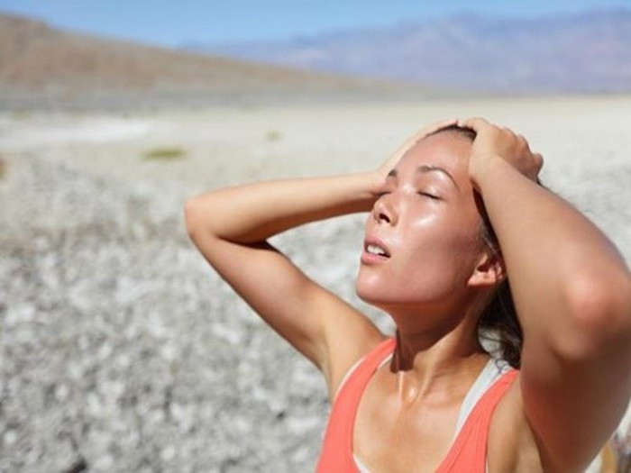 Giảm cân bọc ni lông không hề đem lại hiệu quả lâu dài. Một mặt nó giảm được cân nhưng lại làm mất quá nhiều nước cho cơ thể. Vả lại khi bạn ăn và bổ sung nước đầy đủ thì cơ thể lại về số cân nặng ban đầu. Phương pháp này chỉ giúp bạn giảm cân tạm thời. Chứ nếu thực hiện lâu dài e là sẽ có hại cho sức khỏe.