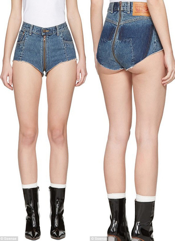 Tiết chế hơn so với mẫu quần rách, lộ nội y song thiết kế quần jeans ngắn không nhận được nhiều “yêu thương” bởi lộ đúng chỗ phản cảm.