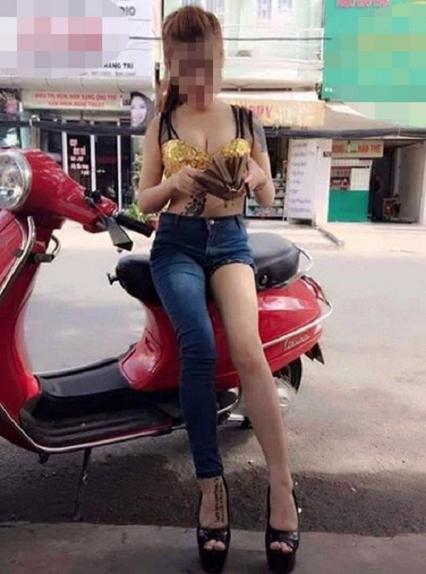 Kiểu jeans một mất một còn từng được nhiều sao Việt lăng xê song khi chị em mặc xuống phố lại không mấy thuận mắt.
