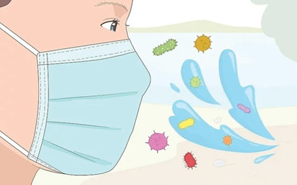Cụ thể, cồn ngấm vào bên trong khẩu trang sẽ phá hủy cấu trúc bên trong khẩu trang. Nó khiến khoảng cách giữa các sợi bị dãn ra, làm giảm hiệu quả ngăn chặn vi khuẩn, virus và các yếu tố độc hại đi vào cơ thể qua đường mũi và miệng.