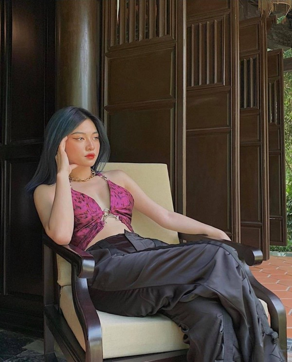 Trần Đoàn Bảo Ngọc là một hotgirl Sài thành nhận được nhiều sự quan tâm. Hiện mỹ nhân sinh năm 2001 sở hữu hơn 334 lượt follow trên istagram và hơn 81 nghìn lượt follow trên facebook.