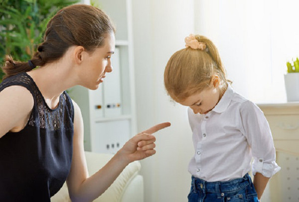 Khi trẻ đã thừa nhận sai sót. Mỗi hành động trẻ làm đều có lý của chúng. Vậy nên, khi trẻ biết bản thân mắc lỗi, tự rút ra bài học kinh nghiệm thì cha mẹ cũng không cần phải nhắc đi nhắc lại nhiều lần.