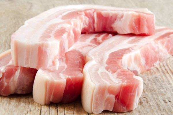Lưu ý, thịt ba chỉ với tỉ lệ 7 nạc, 3 mỡ sẽ thích hợp để nhồi hơn so với thịt nạc toàn phần dễ gây khô.