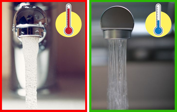 Gội đầu nước nóng. Gội đầu nhiệt độ cao khiến sợi tóc mất nước đột ngột gây khô giòn, dễ gãy. Bên cạnh đó, tuyến bã nhờn dưới lỗ chân lông trên da đầu cũng bị kích thích hoạt động nhiều hơn, bù lượng đã mất trước đó, khiến tổn thương chân tóc.