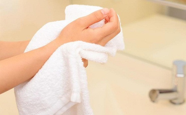 Thứ ba, không dùng chung khăn tắm, quần áo cá nhân với người khác tránh lây nhiễm chéo.