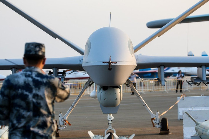 UAV của Trung Quốc có thể mang theo đạn cối, súng phóng lựu, súng máy,... phối hợp để cùng tấn công. Các UAV này cũng có thể tự tìm đường đến mục tiêu được chỉ định, trở về căn cứ và hạ cánh tự động.