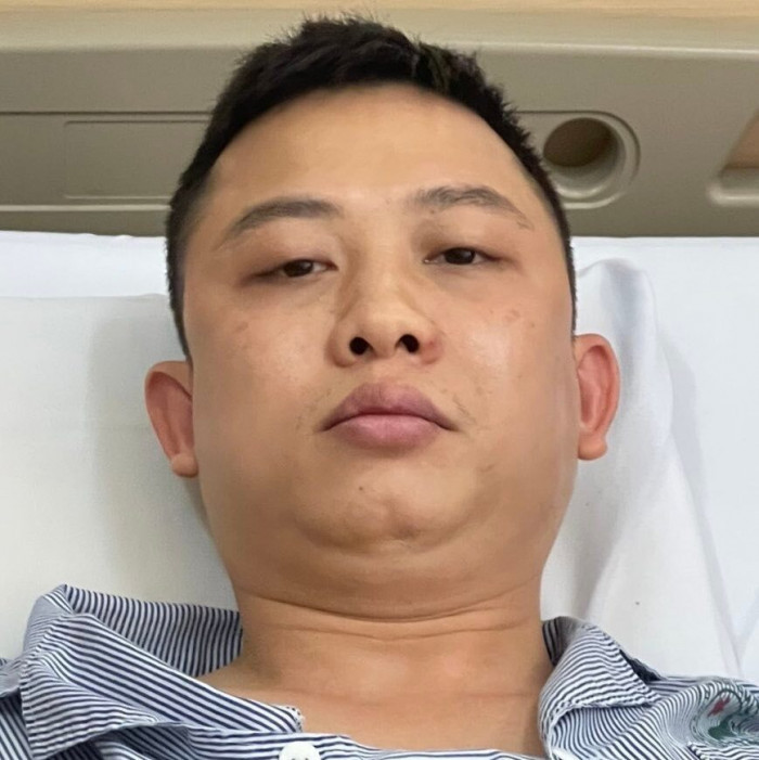 Đâm chết hàng xóm cùng ngõ sau xô xát vì nợ nần: Ngày 29/11/2021, trên phố Đức Giang, quận Long Biên, xảy ra vụ đánh nhau gây thương tích dẫn đến hậu quả chết người, nguyên nhân là do mâu thuẫn nợ nần tiền bạc. Nạn nhân là anh N.Q.H. (39 tuổi, trú tại phố Đức Giang) đã bị Trần Đức Kiên (SN 1992) dùng dao đâm vào ngực và mạng sườn bên trái và tử vong trên đường đi cấp cứu. (Ảnh: CAND).