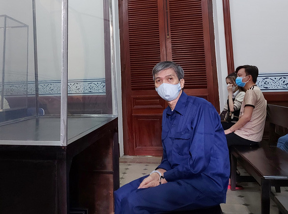 Đòi tiền không được, tạt axit tình nhân: Sáng 26/4/2020, Lầu Quyền Trường (61 tuổi, ngụ quận Bình Tân) đã đòi lại số tiền đã góp vốn làm ăn trước đó cho người tình (bà Đ.T.L., chủ một quán nhậu tại phường An Lạc, quận Bình Tân) nhưng không được, liền tạt axit lên người nhân tình gây thương tích 83%. Bà L. được gia đình đưa đi cấp cứu nhưng tử vong sau một tháng điều trị. (Ảnh: Tuổi Trẻ).