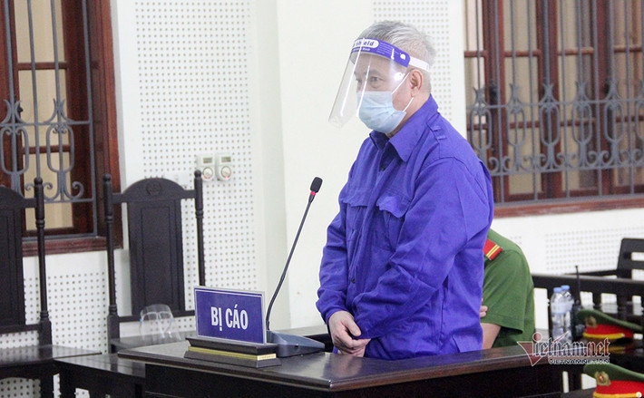 Đại gia nổ súng bắn chết 2 người tại chỗ do mâu thuẫn tiền bạc: Sáng 30/4/2021, Ông Đặng Ngọc Anh (66 tuổi, trú tại P. 14, Bình Thạnh, TP.HCM) và anh Ngô Quang Hưng (43 tuổi, trú phường Vinh Tân, TP Vinh) đã đến nhà Cao Trọng Phú (SN 1962, trú tại xã Nghi Kim, TP Vinh) để giải quyết mâu thuẫn nợ nần. Nhưng vừa đến cổng, đã bị Phú rút súng ra bắn tử vong ngay tại chỗ. (Ảnh: Vietnamnet).