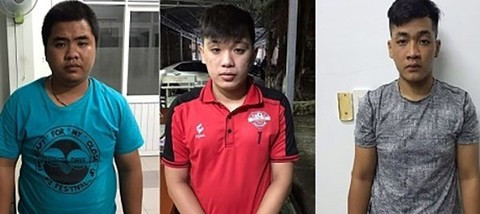 Mâu thuẫn lúc đá banh, một thanh niên bị đánh hội đồng tử vong: Chiều 12/8/2019, nhóm thanh niên đá bóng với nhau trong sân của một trường đại học. Trong lúc đá banh, thì Mai Phú Sang (ngụ quận Ô Môn) va chạm do tranh chấp bóng với một người trong đội bạn. Sang bị 3 thành viên đội bạn là Đạt, Hiệp, Đăng đánh khiến ngất xỉu tại chỗ, đưa đi cấp cứu nhưng tử vong sau đó do xuất huyết não. (Ảnh: CAO)