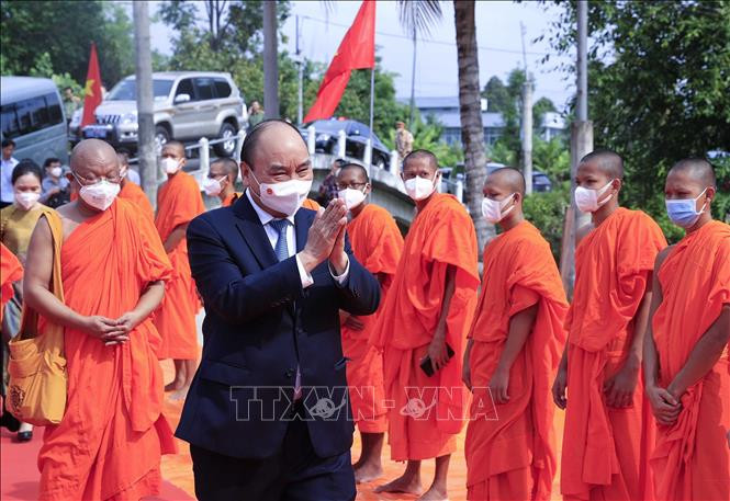 Chủ tịch nước Nguyễn Xuân Phúc thăm Học viện Phật giáo Nam tông Khmer.