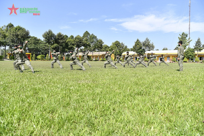 Võ thuật là bài tập đầu tiên và không thể thiếu mà những người lính đặc công phải thực hiện.