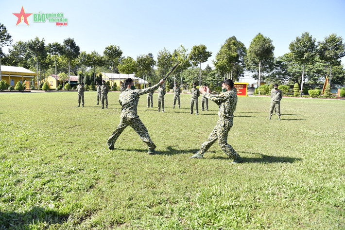 Võ thuật giúp rèn luyện sức khỏe, lòng can đảm và tạo kỹ năng đánh bắt, tiêu diệt địch khi cận chiến.