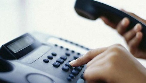 Cụ ông 82 tuổi ở Hà Nội bị công an "dỏm" lừa 5,5 tỷ đồng qua điện thoại: Ngày 28/3, Công an phường Khương Trung (quận Thanh Xuân) nhận đơn trình báo của ông Cường (SN 1940, trú tại quận Thanh Xuân) về vụ việc bị một đối tượng gọi điện thoại tự xưng là cán bộ công an lừa đảo 5.5 tỉ đồng. (Ảnh minh hoạ).