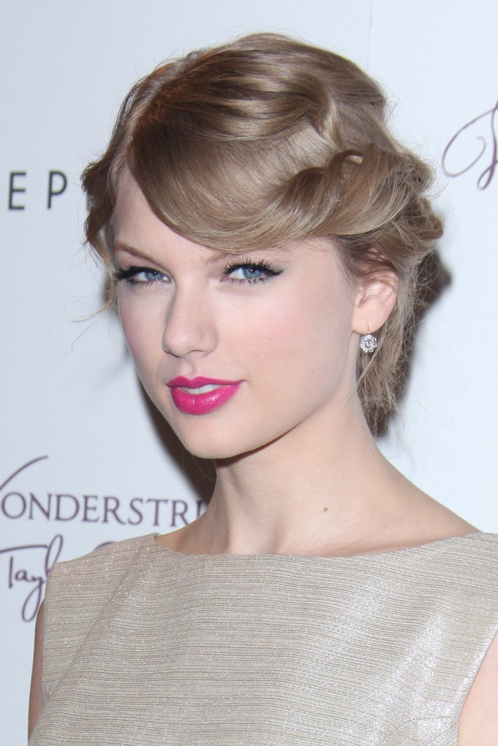 Theo nguồn tin của tạp chí Life & Style, trước khi đến với Harry Styles, công chúa nhạc đồng quê Taylor Swift từng có ý định hẹn hò với Zayn Malik. Tuy nhiên, do bị Zayn Malik từ chối tình cảm nên Taylor Swift đã chuyển sang Harry Styles.