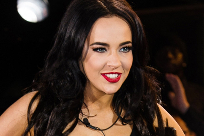 Stephanie Davis được biết đến với vai trò một nữ diễn viên trẻ tuổi. Stephanie Davis từng hẹn hò với ngôi sao nhạc pop Zayn Malik khoảng 5 tháng vào năm 2011.