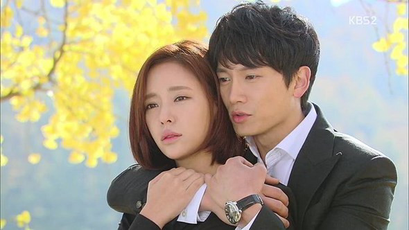 Trong "Secret love", Hwang Jung Eum để lại nhiều xúc cảm trong lòng khán giả khi vào vai Kang Yoo Jung - cô gái có số phận đầy đau khổ. Yoo Jung chấp nhận ngồi tù thay bạn trai nhưng cuối cùng hắn đã nhẫn tâm bỏ rơi cô.