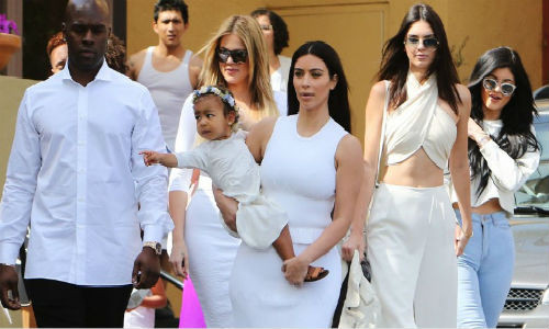 Nhiều nguồn tin cho biết các ngôi sao mới sẽ thay thế vị trí của chị em nhà Kardashians trong các chương trình thực tế. Rất nhiều người mong muốn các ngôi sao mới sẽ sớm đảm nhận vai trò của chị em nhà Kardashians.