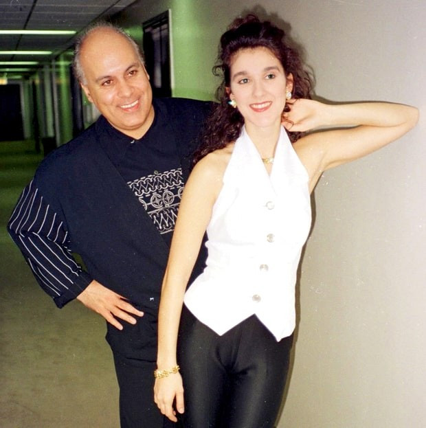 Celine Dion gặp Rene Angelil lần đầu tiên khi cô 12 tuổi còn Rene 38 tuổi. Hai người chính thức hẹn hò nhau sau đó 7 năm. Thời điểm đó Celine Dion 19 tuổi và Rene 45 tuổi.