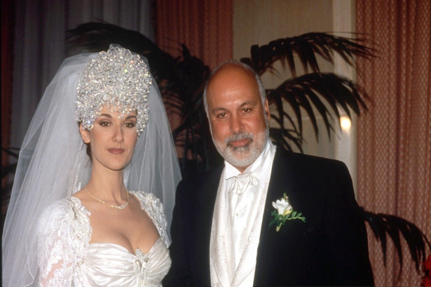 Lễ cưới của Celine Dion và Rene Angelil được tổ chức tại Nhà thờ Đức Bà ở Montreal trước sự chứng kiến của hàng nghìn khán giả qua đài truyền hình. Cô dâu diện chiếc váy có giá 25.000 USD. Thời điểm đó, chi phí cho đám cưới của cặp sao vào khoảng 500 nghìn USD (tương đương 850 nghìn USD thời điểm hiện tại).