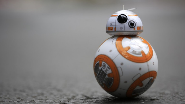 BB-8 là một robot trợ lái của Dameron trên X-Wing. BB-8 gần giống như R2-D2, bị săn lùng bởi the First Order và được cứu bởi nhóm của Rey.