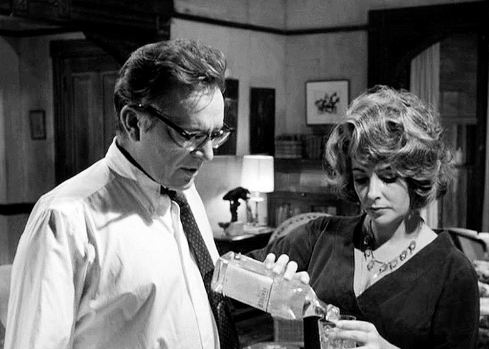 13 đề cử và 5 giải thưởng là con số ấn tượng của "Who's Afraid of Virginia Woolf" (1967) tại Oscar. Trong đó, Nữ diễn viên chính xuất sắc dành cho Elizabeth Taylor là giải thưởng quan trọng nhất.