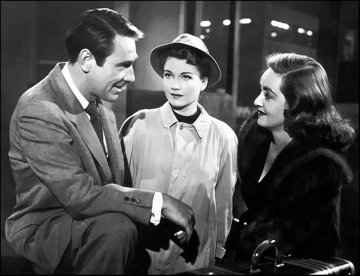 "All About Eve" (1950) có vinh dự nhận được 14 đề cử tại Oscar lần thứ 23. Sau đó "All About Eve" đã giành chiến thắng ở 6 hạng mục, trong đó có hai giải thưởng quan trọng là Phim truyện xuất sắc và Đạo diễn xuất sắc cho Joseph L. Mankiewicz.