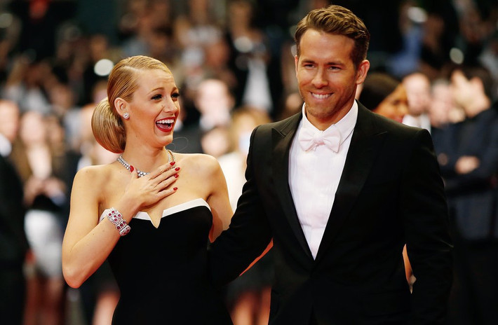Thế nhưng Ryan Reynolds cũng chỉ mất một thời gian ngắn để tìm hạnh phúc cho riêng mình. Anh nhanh chóng kết hôn lần thứ hai với mỹ nhân Blake Lively vào năm 2012. Từ đó đến nay, hai người vẫn chung sống hạnh phúc và có một cô con gái bé bỏng.