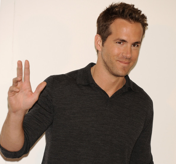 Khán giả bắt đầu điêu đứng trước anh chàng điển trai dễ thương Ryan Reynolds nhờ vào các tác phẩm hài, tình cảm như: Waiting, The Proposal, Just Friends,...