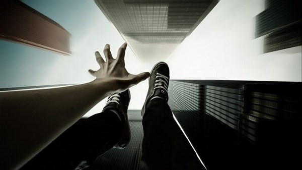 Thực tế, cảm giác hụt chân khi ngủ còn được biết đến với tên gọi là “Hypnic Jerk”. Hiểu đơn giản là tình trạng cơ bắp bị co giật trong khi ngủ. Mặc dù cơ bị co giật xảy ra trên toàn cơ thể nhưng chúng ta thường có cảm giác rõ rệt ở chân.
