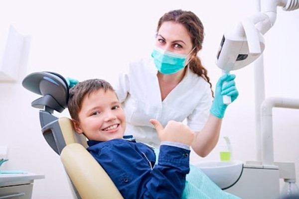 Để đảm bảo sức khỏe răng miệng, nên khám răng định kỳ hai năm 1 lần.; dảm bảo vệ sinh răng miệng sạch sẽ. Ảnh: Internet