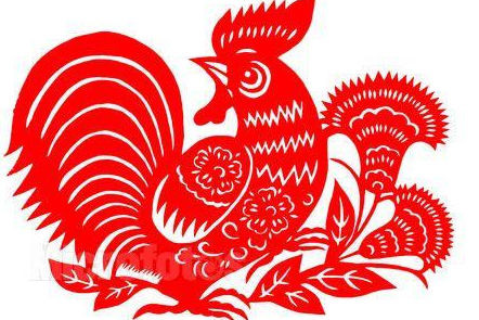 Tuổi Dậu có động lực làm việc và biết đấu tranh cho các mục tiêu của mình. Tuy nhiên con giáp hơi phô trương tiền bạc nên dễ có hao tổn.