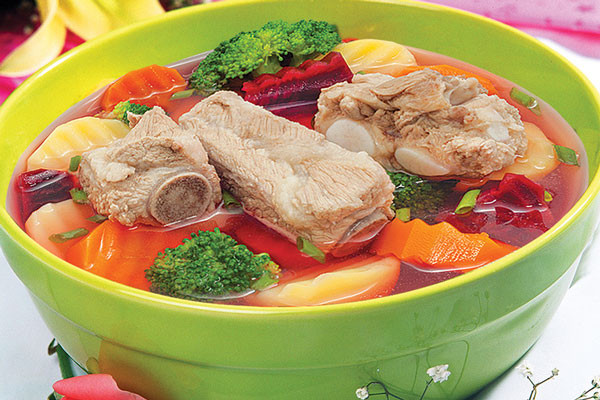 Nếu dùng để nấu canh, cháo hoặc bún, nên chọn sườn có nạc và mỡ để khi ăn nó sẽ có độ mềm, thơm và béo hơn.