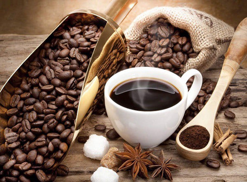 Được biết, trà và cà phê đều chứa chất kích thích thần kinh trung ương, có thể thông qua phản xạ thần kinh tác động trực tiếp đến niêm mạc dạ dày, dẫn đến sung huyết niêm mạc dạ dày, rối loạn chức năng bài tiết, phá hủy hàng rào niêm mạc. Từ đó làm tăng nguy cơ viêm dạ dày, loét dạ dày.
