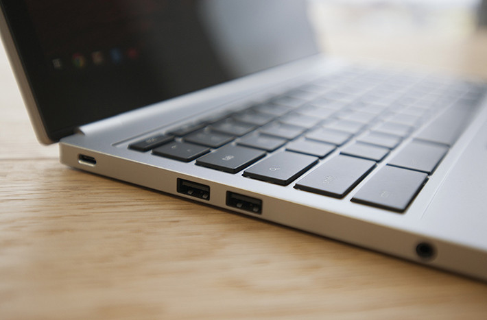 Ngoài USB-C thì Chromebook thế hệ mới cũng được trang bị thêm giao tiếp USB 3.0 thông thường.