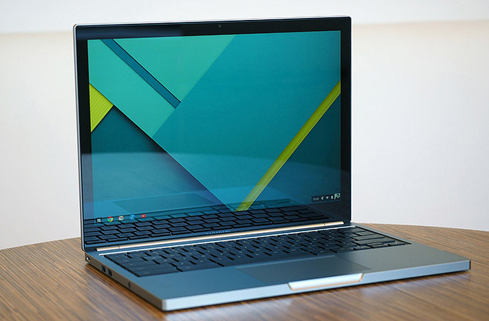 Chromebook Pixel sử dụng màn hình kích thước 12,95 inch, độ phân giải 1700 x 2560 pixel và đạt mật độ điểm ảnh 239 ppi.